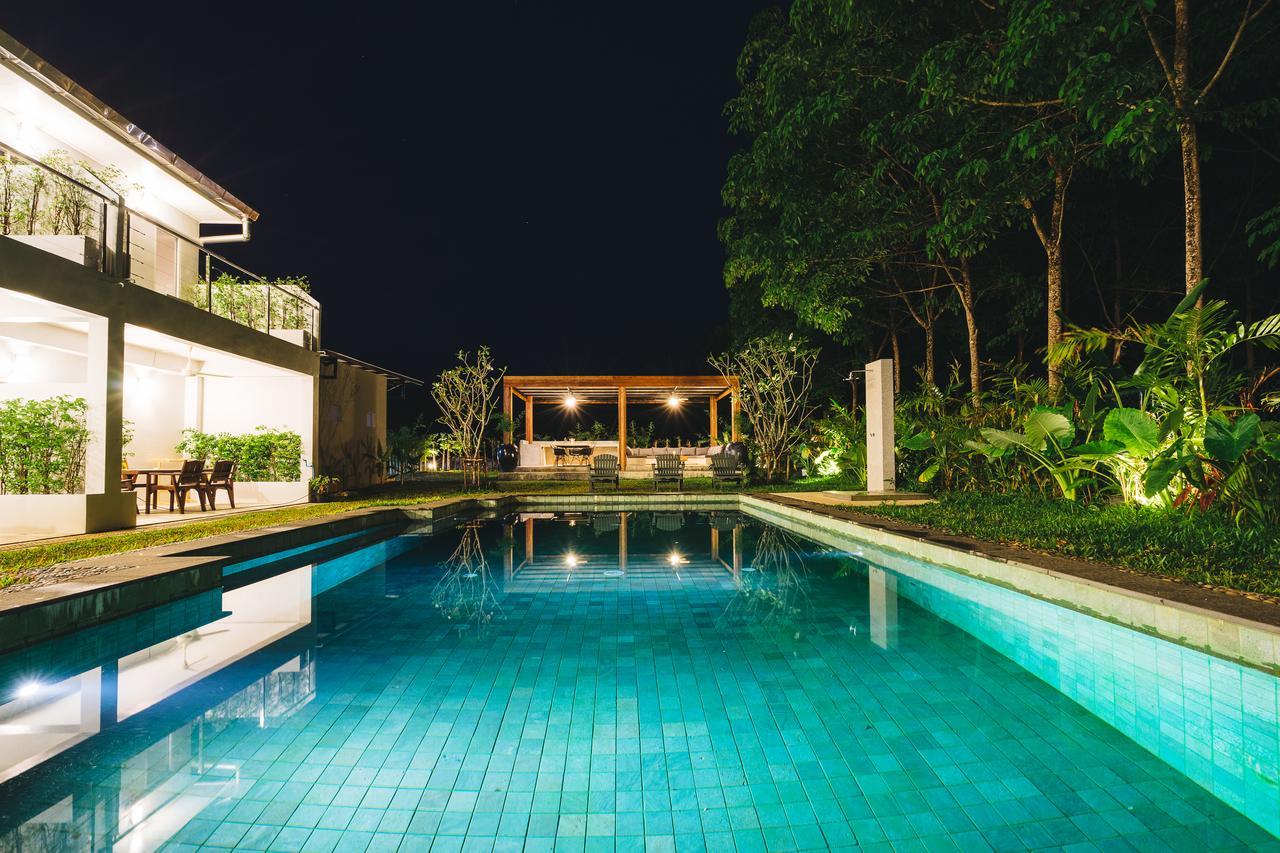 Isara Khao Lak Villa Bagian luar foto